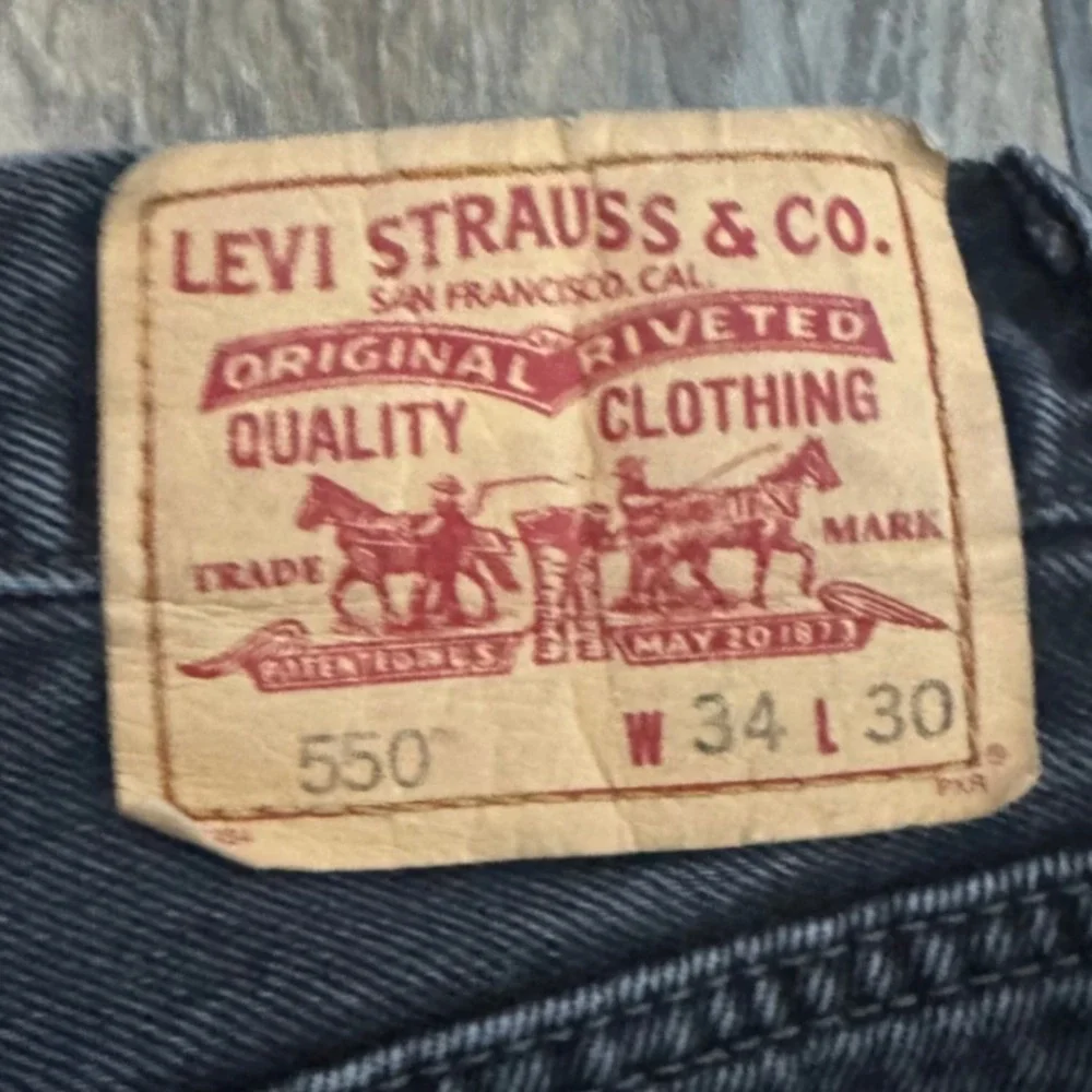 Levis 550 Relaxed Fit Men Black Jeans 34x30 Faded Denim Cotton Streetwear Grunge